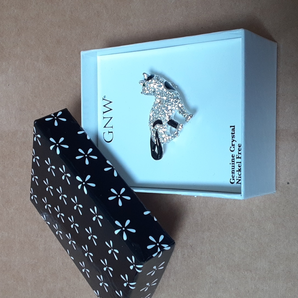 GNW Black & Silver Cat Pendant / Brooch Genuine Crystal, Nickel Free